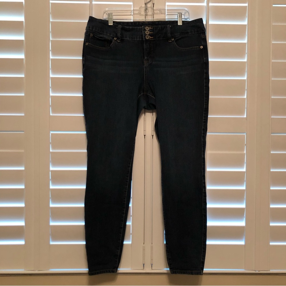 TORRID Premium dark blue jegging- size 18 Extra Tall (XT)